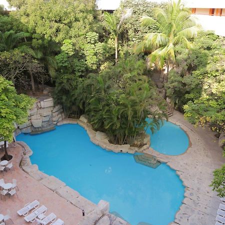Marriott Tuxtla Gutierrez Hotel Zewnętrze zdjęcie The pool at the hotel