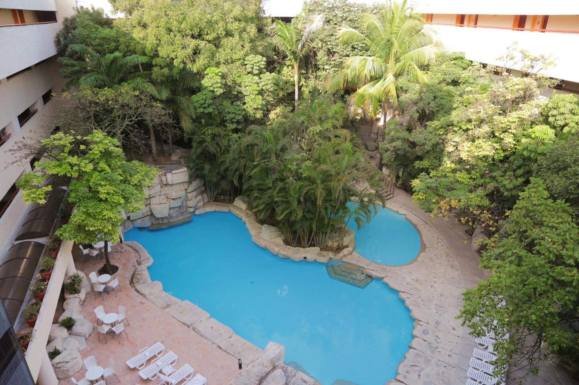 Marriott Tuxtla Gutierrez Hotel Zewnętrze zdjęcie The pool at the hotel
